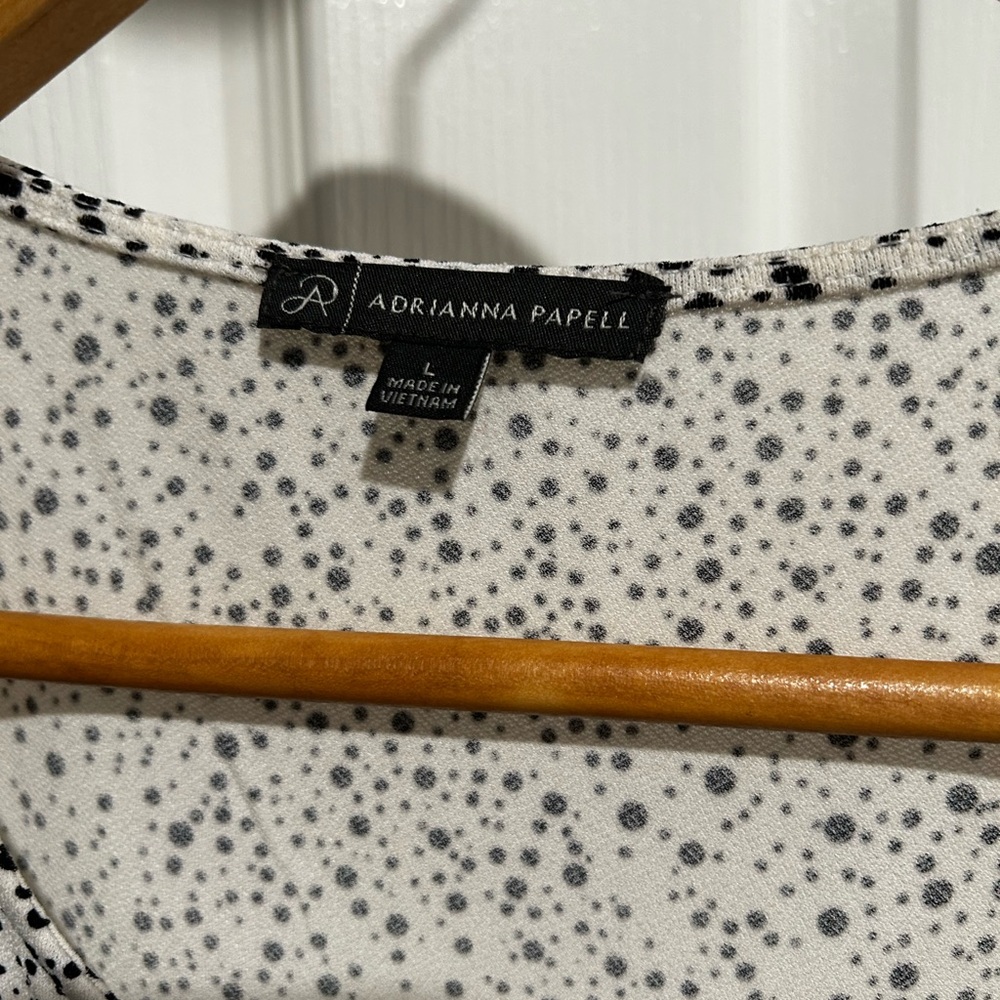 Lot of four  Women’s summer/spring tops - all size large. - Picture 3 of 16